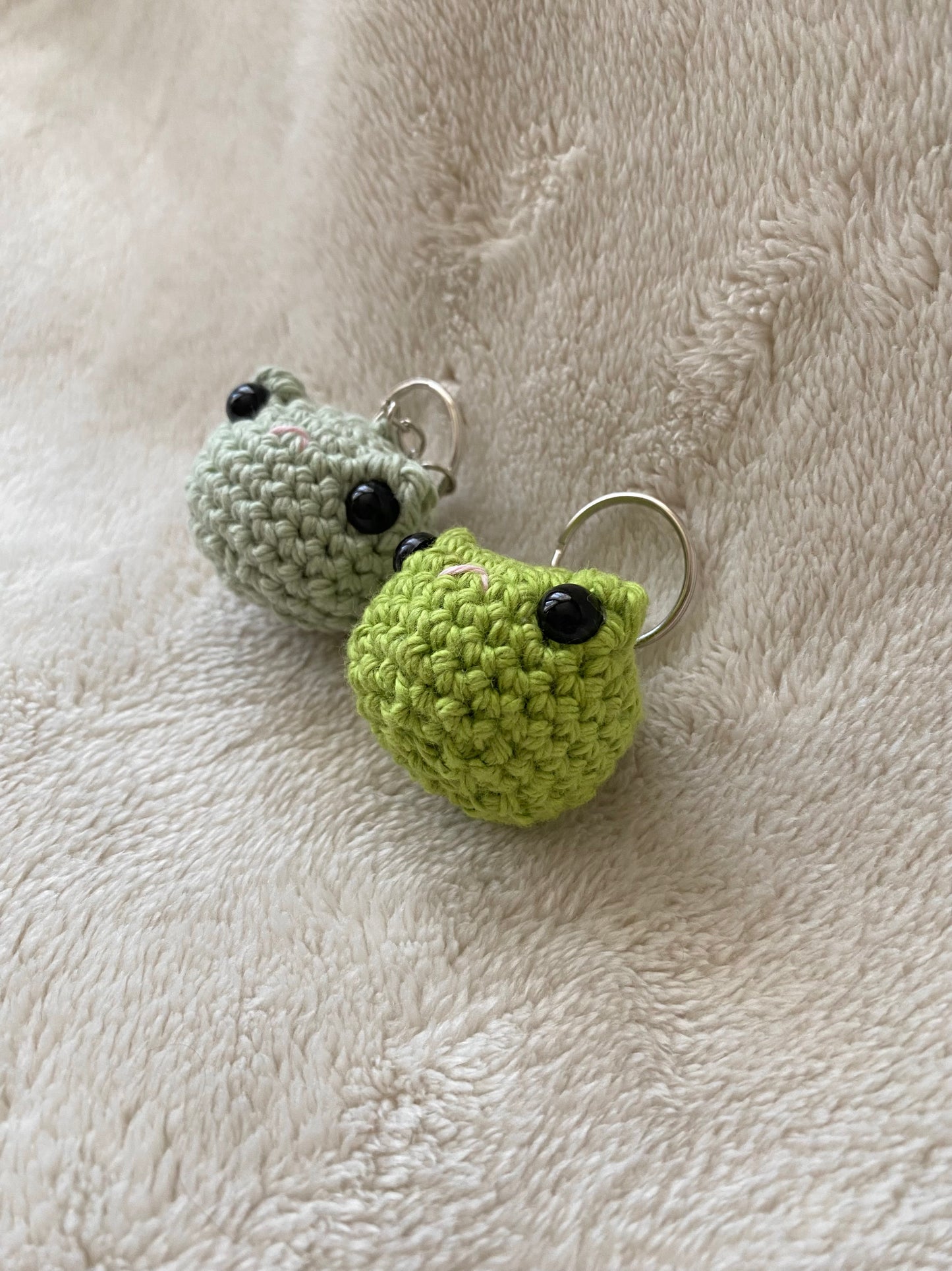 Crochet cute frog keyrings green