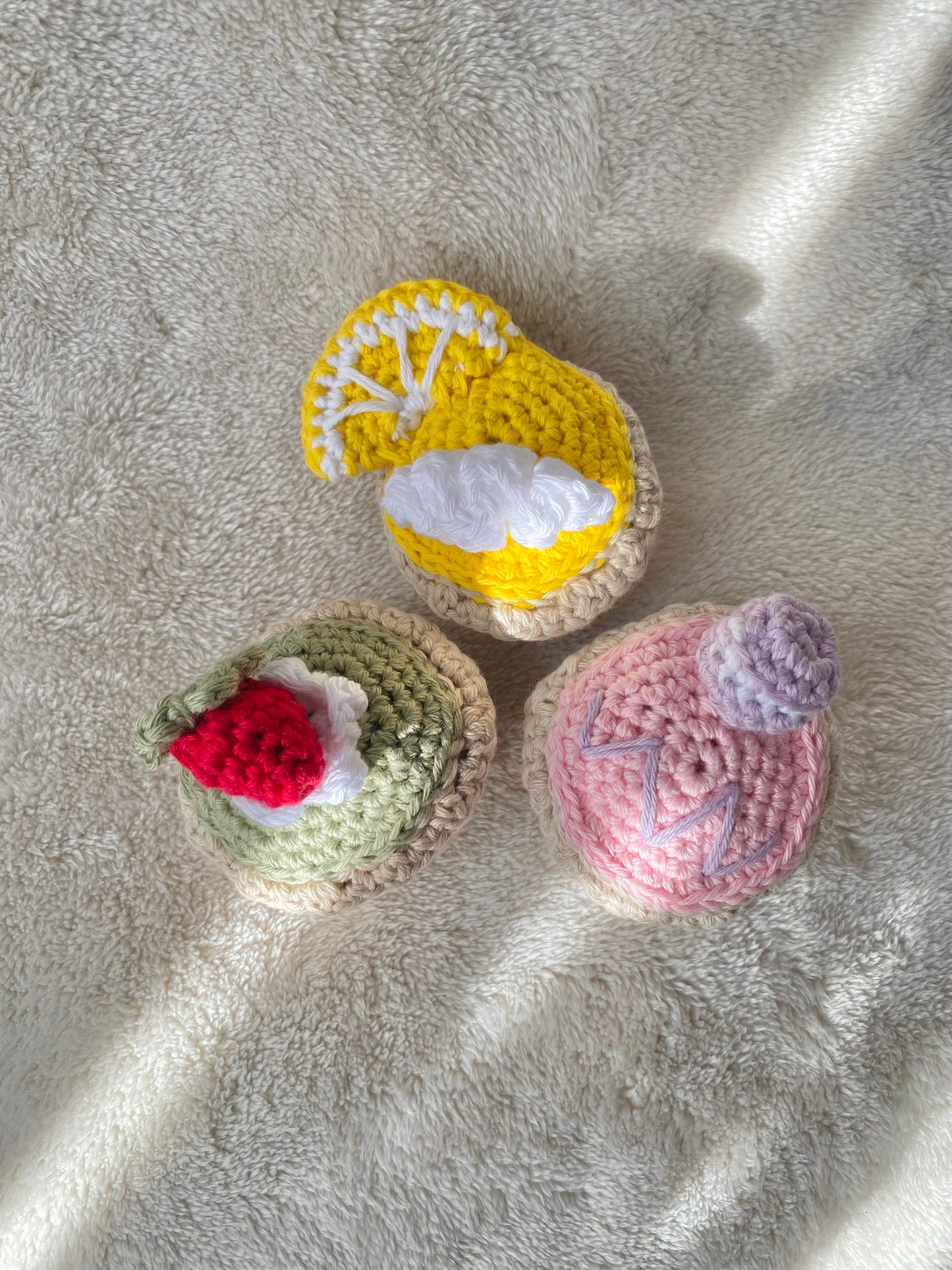 Crochet cute bakery keyrings - strawberry matcha, lemon meringue, lavender macaron