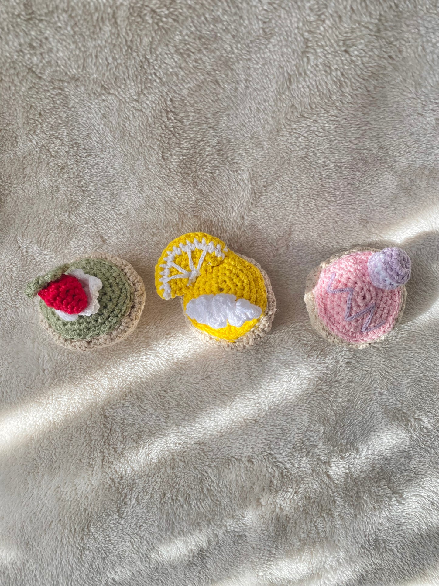Crochet cute bakery keyrings - strawberry matcha, lemon meringue, lavender macaron