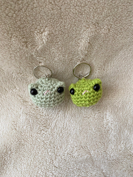 Crochet cute frog keyrings green